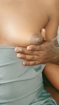 그녀의 젖탱이와 흑누나 보지를 가지고 노는 의붓여친과 혼자 집