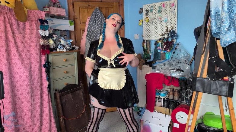 Alice_Mayflower_Scottish: Pembantu nakal ini digodain sama pembantunya sendirian