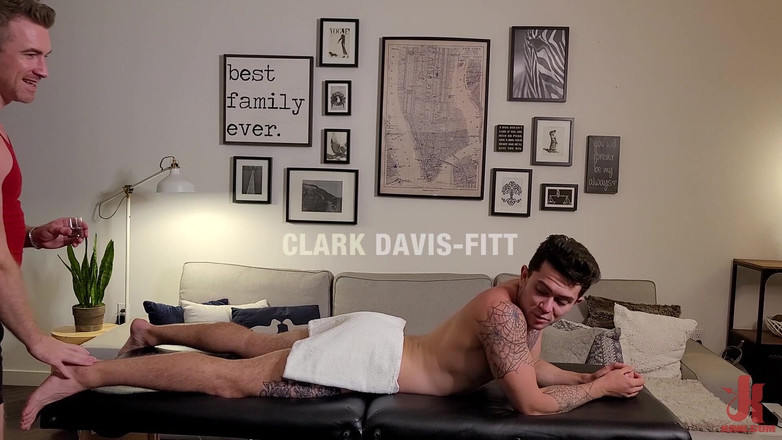 Kinky Bites Gay: Masażysta: Clark Davis Fitt i Nick Fitt Raw