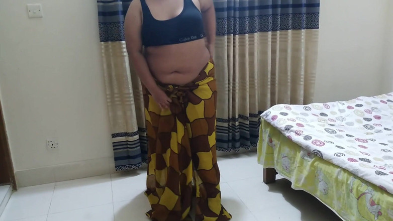 Aria Mia: Bà dì nóng bỏng Moti Gand Wali Tamil được người lạ đụ...