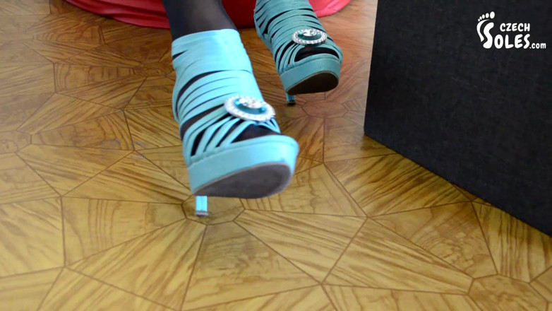 Czech Soles - foot fetish content: เชอร์รี่โชว์เท้าในถุงน่อง