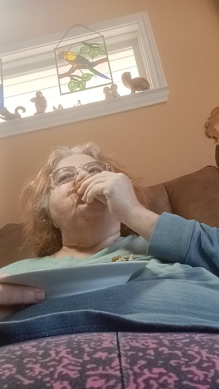 BBW nurse Vicki adventures with friends: Io cattivo che ingoia la pizza