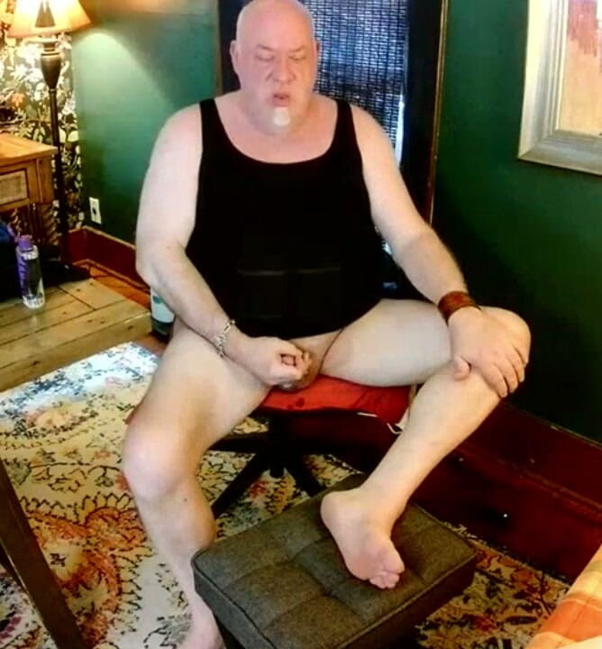 beardaddychub: Bearstepdaddychub Jerks and Talks off Hot Fan!