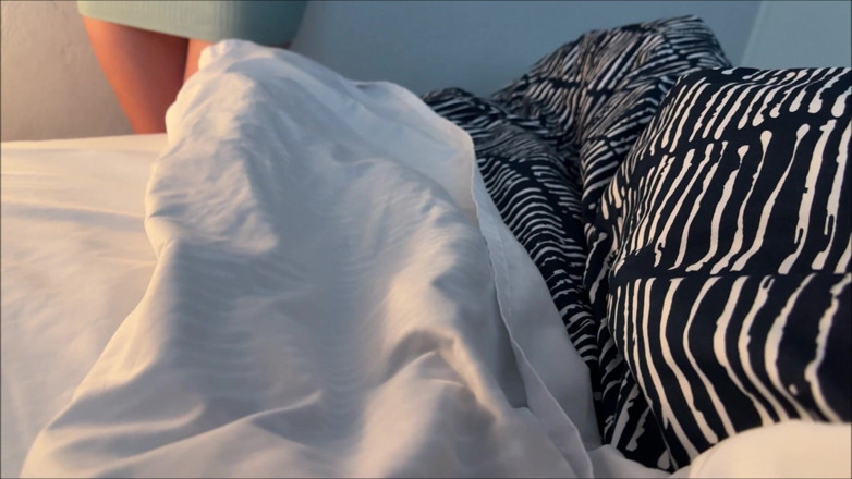 Alex Adams: Compañero de cuarto Tomboy comparte mi cama - Tess Thompson - novia...