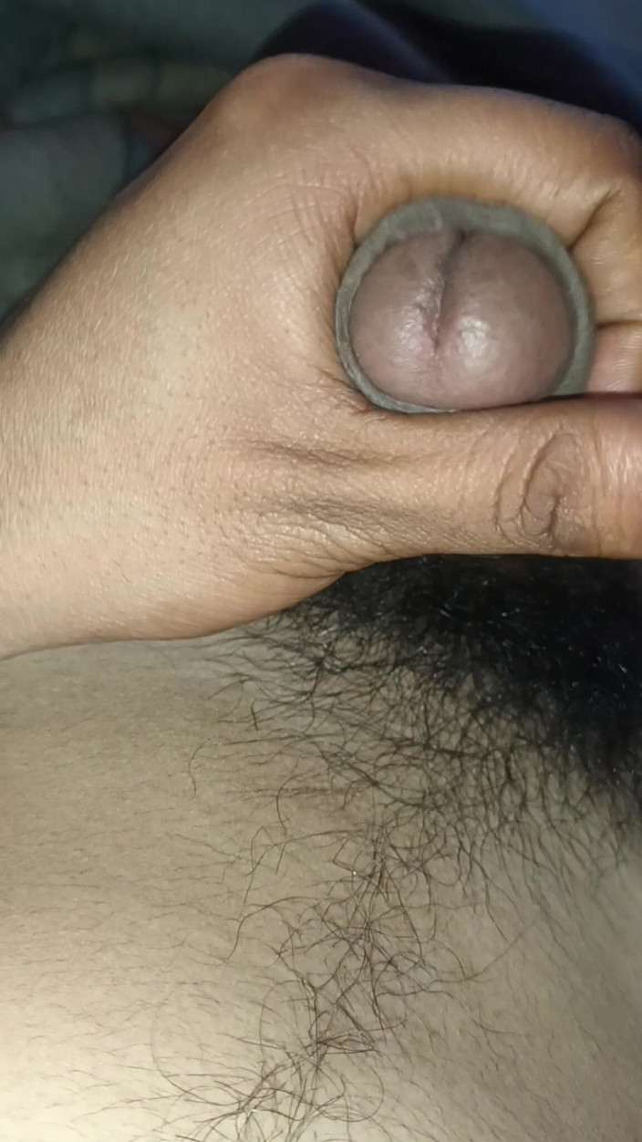 Luckky: Індійський хлопець потирає свій пеніс