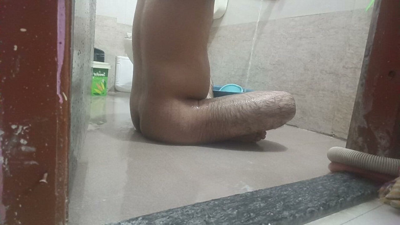 LovedSunsine1990: I always bathe naked.