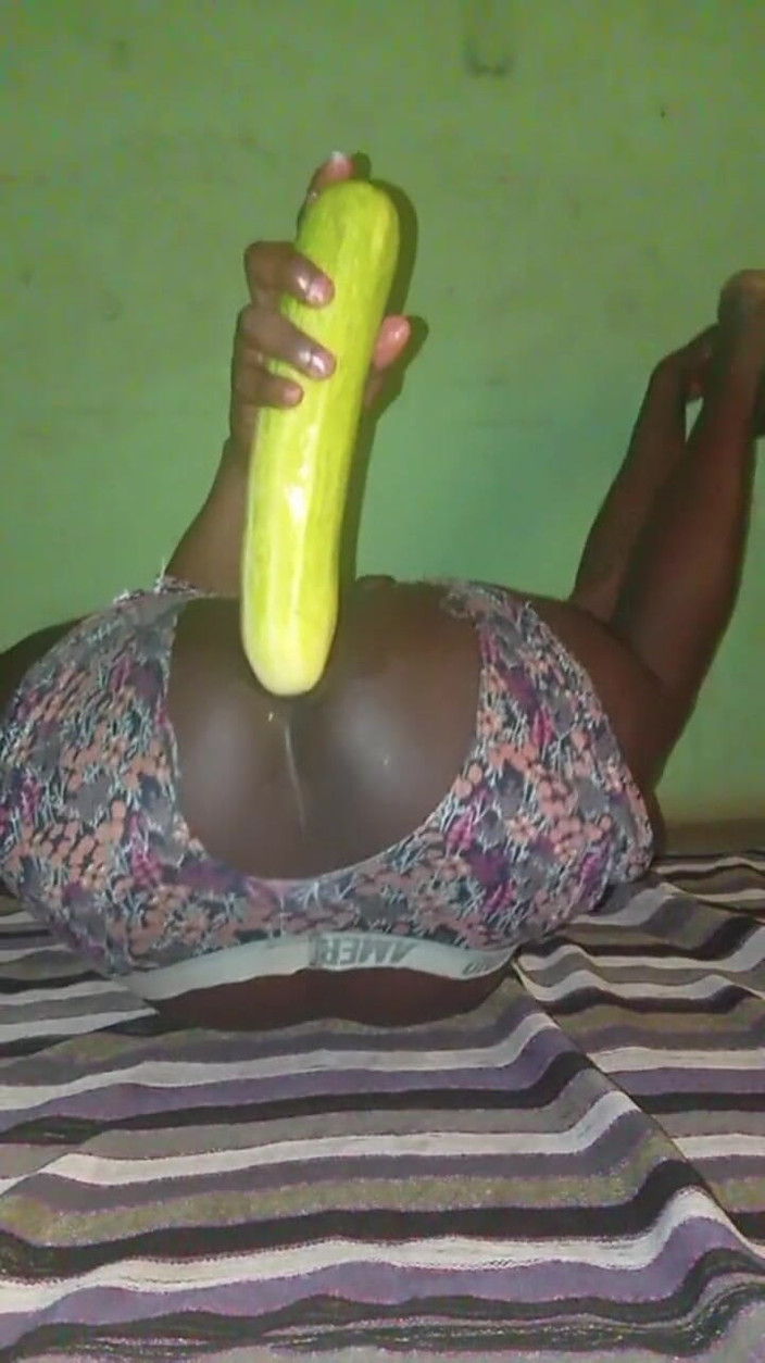 Badman4606: Il ragazzo mostra il suo culo grosso