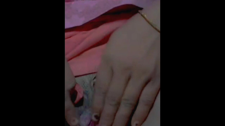 TricolorMusic3: Appena ho iniziato a masturbarmi nuda, ero molto eccitata, qualcuno...