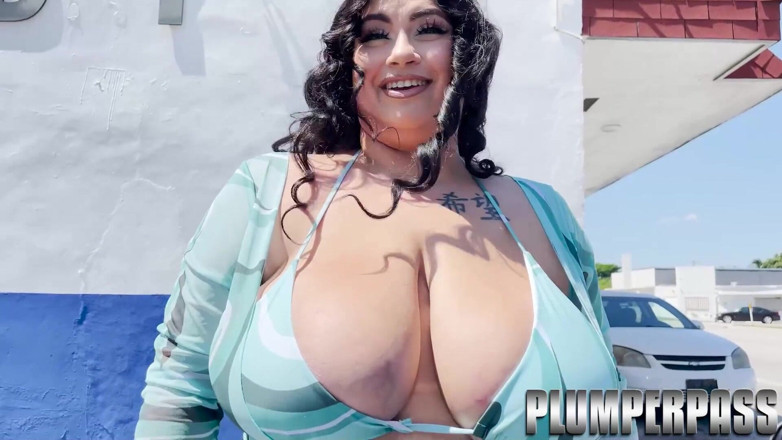 Plumper pass: Busty Latina BBW Meets Bwc at Laundromat to Fuck