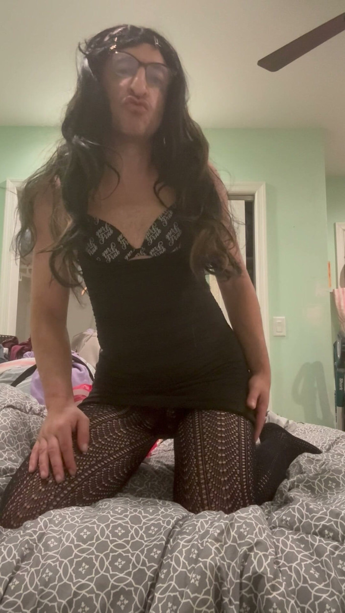 Kinky39: Sissy in Black Dress