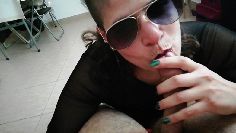 My sexy MILFS: Schwarze Brille, Milch saugen und schlucken – 03
