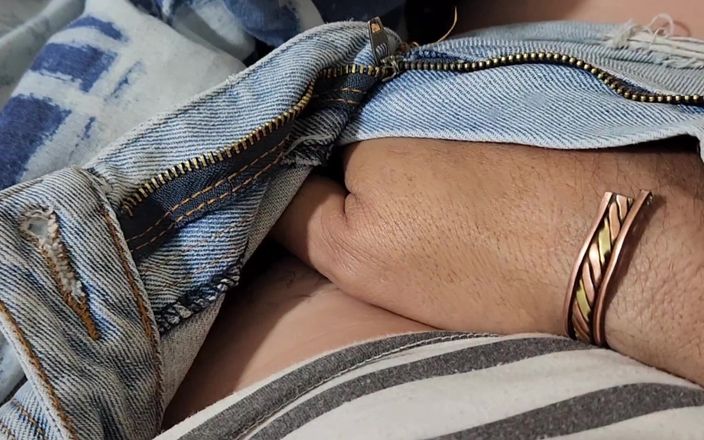 Sparowdox: Fingering memek pacarku setelah pertandingan sepak bola