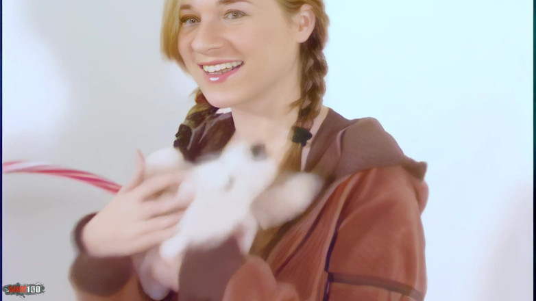 MMM100: Monica-vera: Bela pequena loira Monica Vera tira roupa e fica...