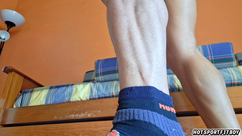 Hotsportfitboy: หนุ่มเงี่ยนขย่มเฟอร์นิเจอร์อย่างบ้าคลั่ง - โต๊ะ, เก้าอี้, เคาน์เตอร์โซฟาและห้องครัว + ยิงน้ําเงี่ยนหนา