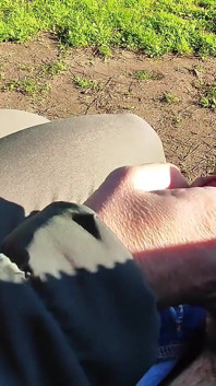 Blankziehen mit meinem schwanz vor einer eveyone im park und meine stieftochter hilft mir beim abspritzen - echter sex riskant