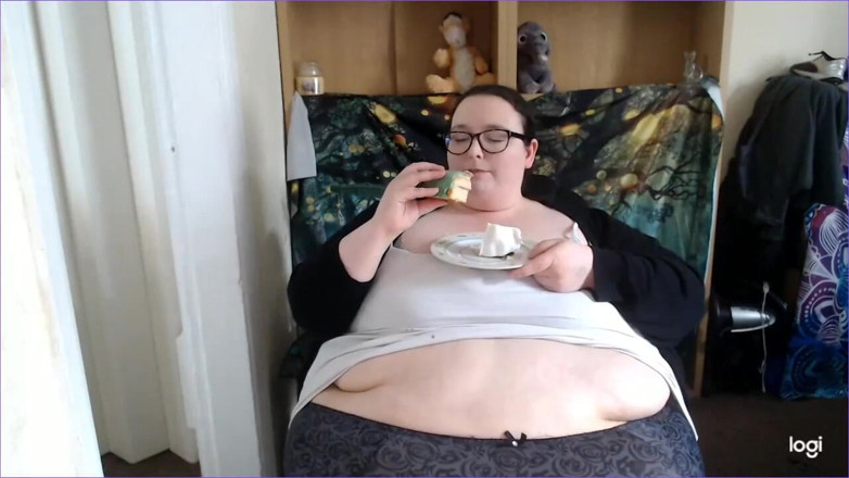 SSBBWLadyBrads: Let's eat cake