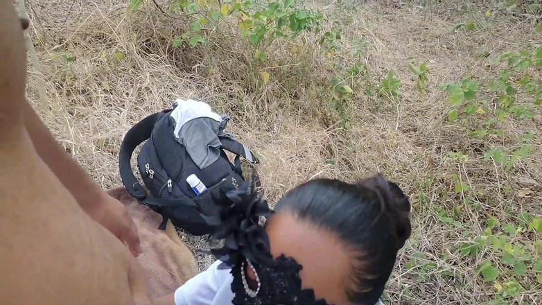 Cintialove: На відкритому повітрі незаймана студентка зустріла цю сексуальну дівчину в лісі і трахнула її в кущах