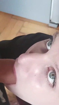 Hemmagjord amatör MILF avsugning och deep throat sammanställning med cumshot