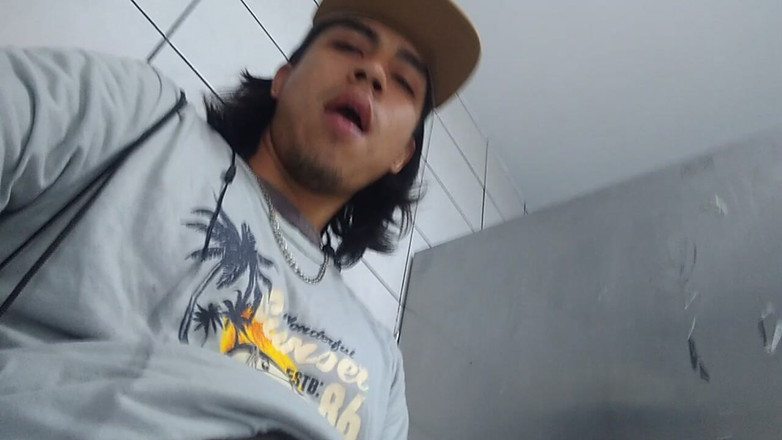 AlexAlejandro13: 浴室里的