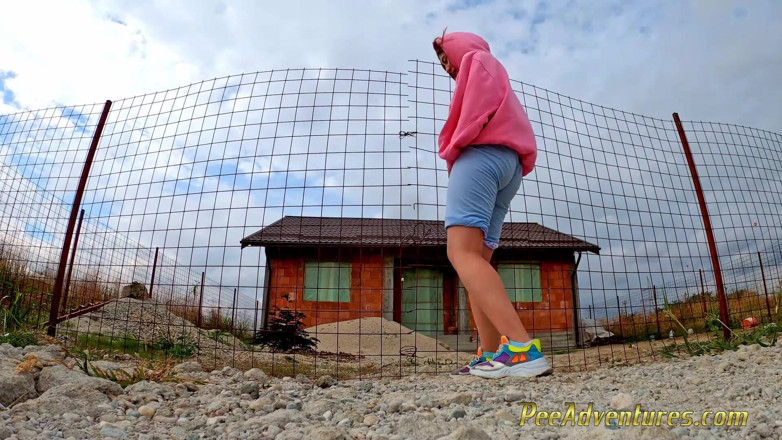 Pee Adventures: Cambiando i suoi pantaloncini bagnati in pantaloni secchi