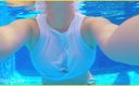Wifey Does: Wifey je plavání podprsenky v bílé košili