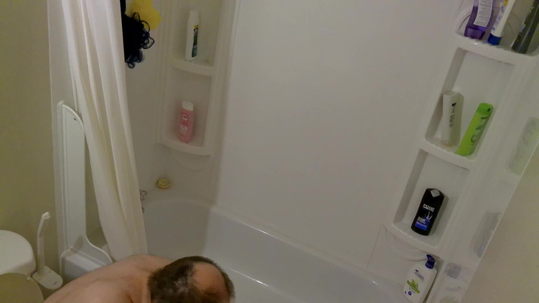 Caressonnous: 继父去洗澡