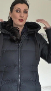 Test na zip na tmavě modrém péro, Lady Victoria Valente