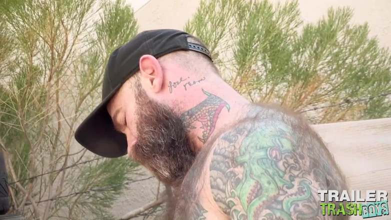 Trailer Trash Boys: Trailertrashboys - Beaux Morgan seducida para mamar a Jack Dixon