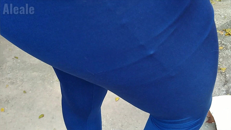 Ale Ale: Costum albastru în elastan