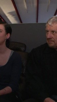 Une nana sexy fait du BDSM avant de baiser
