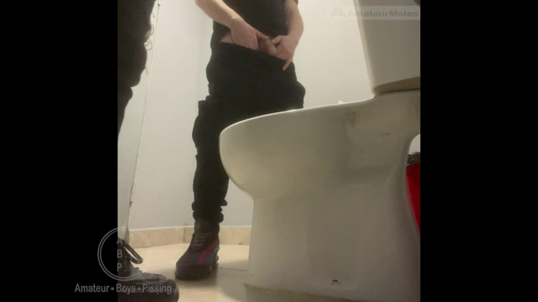 AmateurBoysPissing: Compilation of Amateur Boys Pissing Together