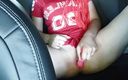 Intim media: Мастурбация в машине Сумасшедшая девушка получает оргазм на улице