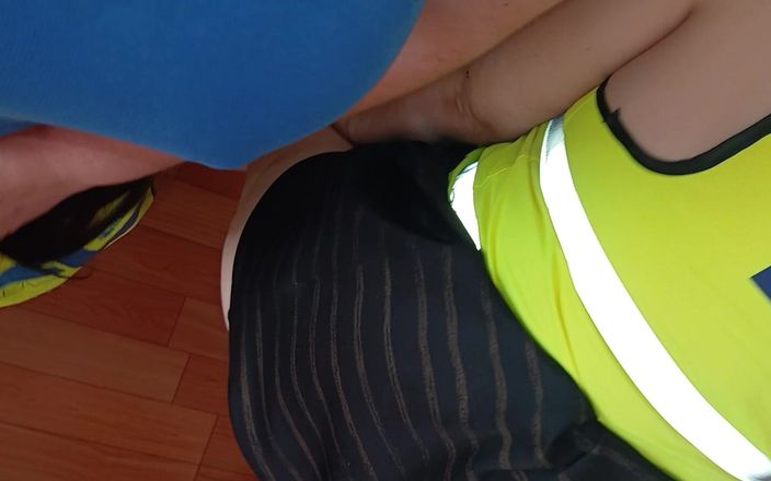 Lesbian-candys: Üç lezbiyen polis karakolda sikişiyor