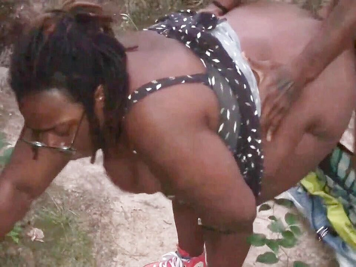 Nookiescookies: Nookiescookies bị bắn tinh vào mông trong công viên