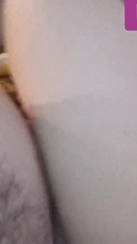In meinem bett stecke ich meinen großen schwanz in den mund meiner frau und dann ficke ich ihre muschi