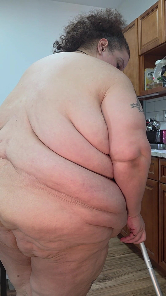Nude Housecleaning Pt 2 (LustyPeachesofSin) Nude Housecleaning Pt 2 (LustyPeachesofSin)