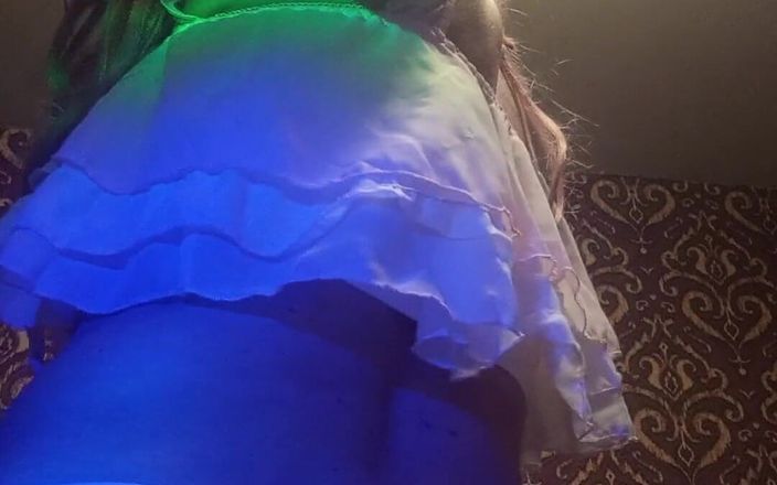 violet_bisex: ヴァイオレットの女装者が踊る。