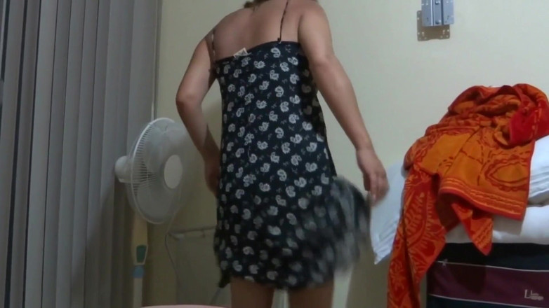 Ardientes69: Na plaży pasierbowie moich najlepszych przyjaciół cieszą się mną i...