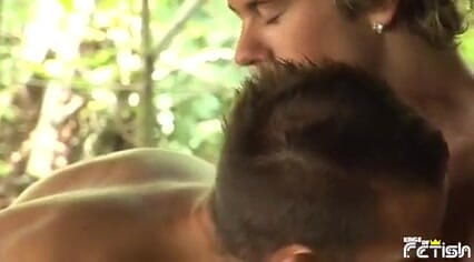 Gay Diaries: Twink s čepicí dostane jeho zadek ošukaný jeho kamarádem venku