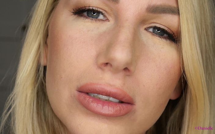 Danielle Maye: सुंदर होंठ कस्टम