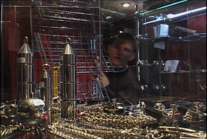 Absolute BDSM films - The original: Liten penis förödmjukad anal dildo trängde in, piskning i träldom...