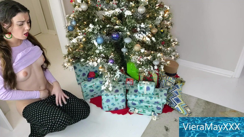 VieraMayXXX: Los pantalones se caen en la mañana de navidad