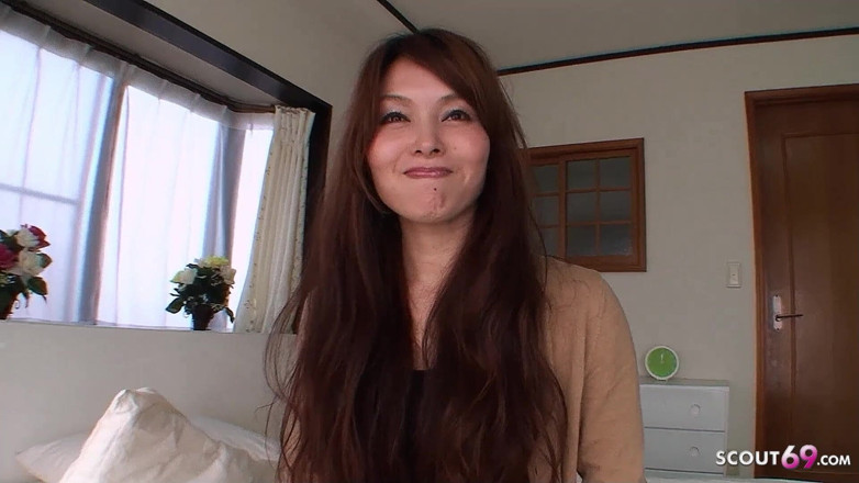 Asian porn collection: 아빠에게 몰래 따먹히는 털이 무성한 보지로 미시 다주는 일본