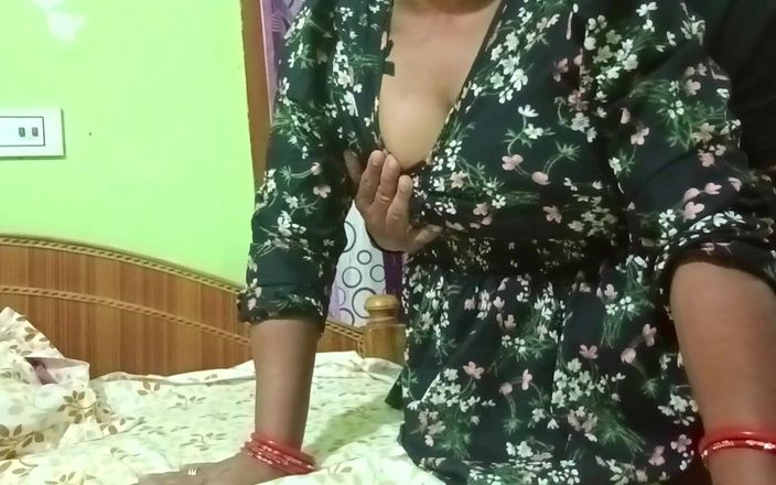 Popmini: Kancelářská MILF mačkání prsou a hardcore šukání