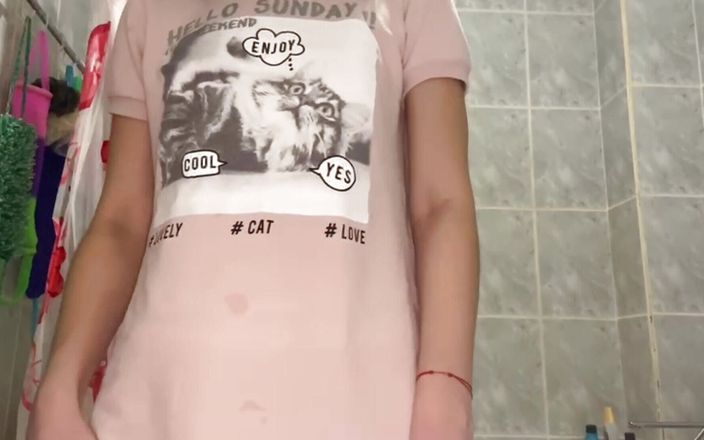 Alexa Holli: Masturbation de ma chatte mouillée dans la salle de bain...