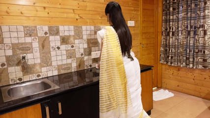 Curvy cum couple: Hot Indian Mallu Stepaunty Sex with Beautiful Indian Saree