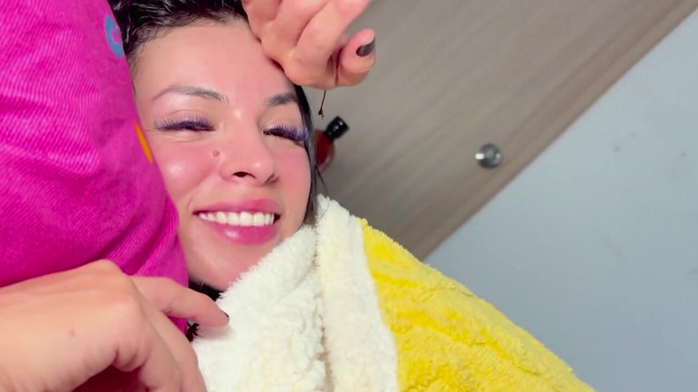 SoyMarce: pov(देखने का बिंदु) आपकी प्रेमिका जागती है और कामुक हो जाती है