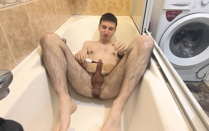 webcamboy98: Boy Masturbates with Toothbrush in the Bathroom