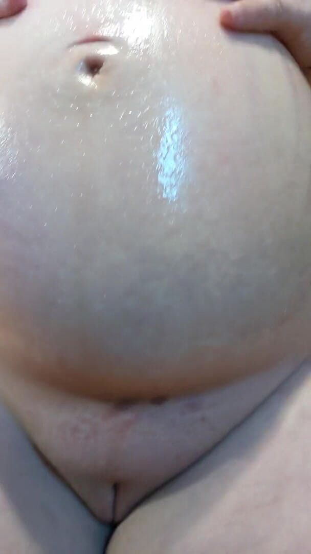 Sin Spice by Sophia Sinclair and Jasper Spice: 40 weeks pregnant oilling belly