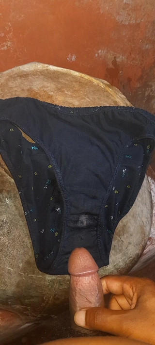 Smith86183: Indický chlapec stříká na kalhotky své přítelkyně